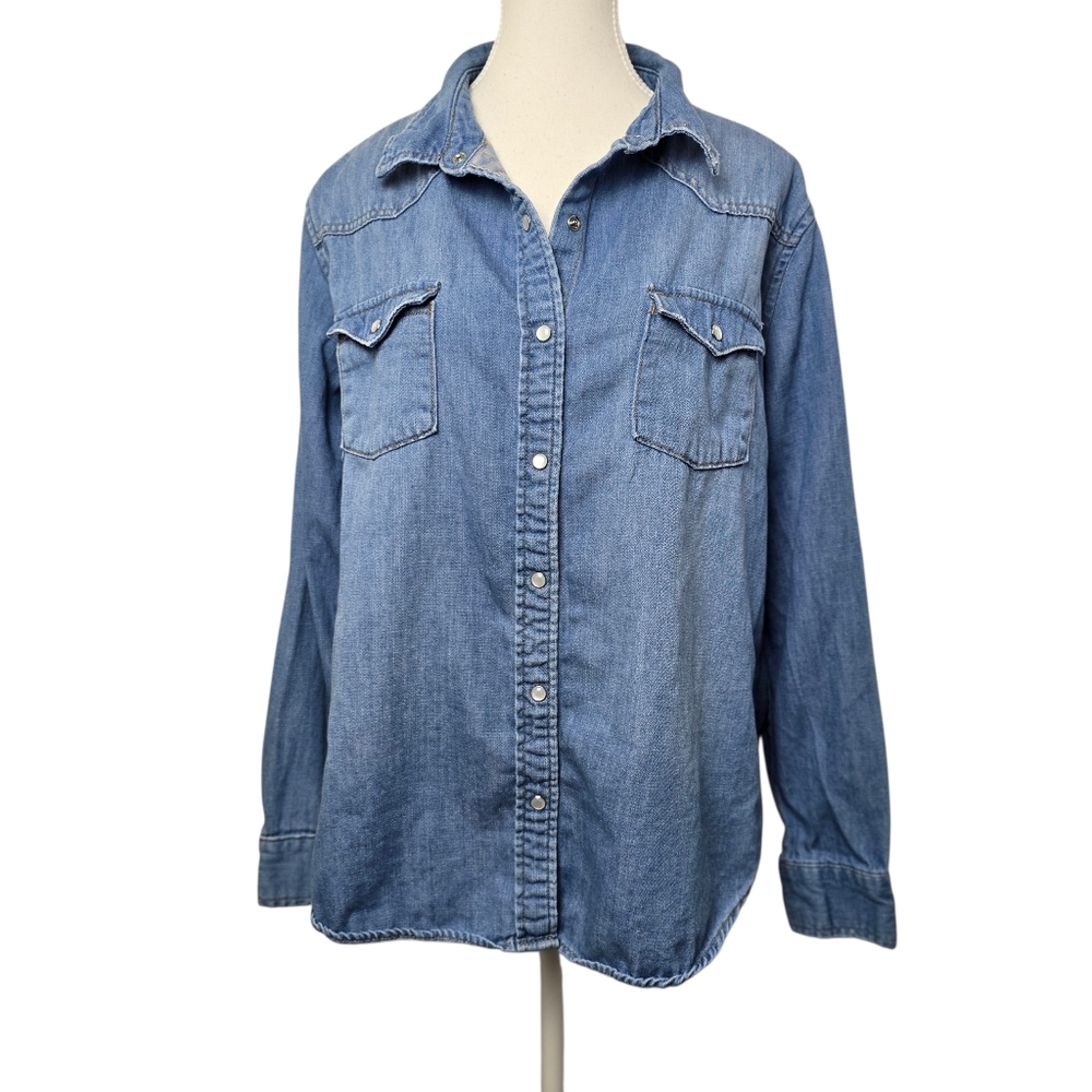 Universal Thread Chambray Denim Pearl Snap Button-Down Shirt Women’s Size Large